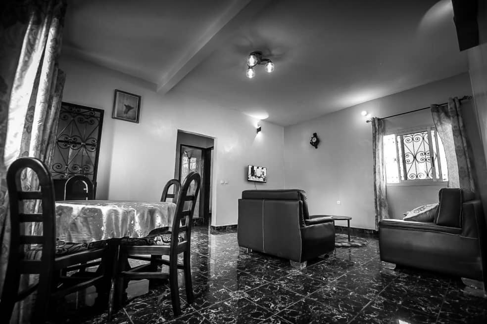 Appartements Neuf De Haut Standing Dm & Ng A Bafoussam Extérieur photo