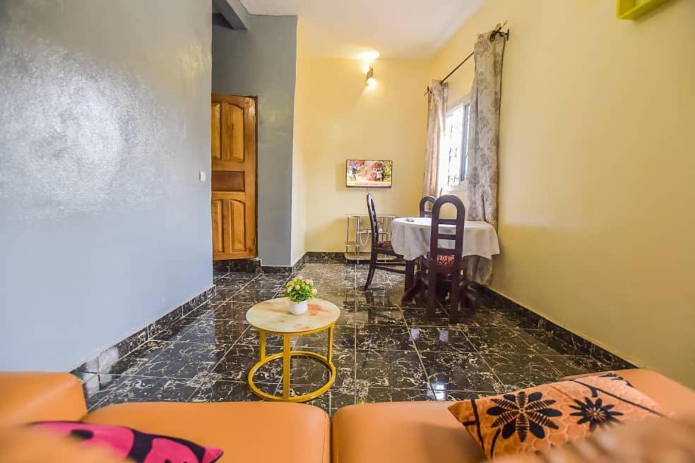 Appartements Neuf De Haut Standing Dm & Ng A Bafoussam Extérieur photo